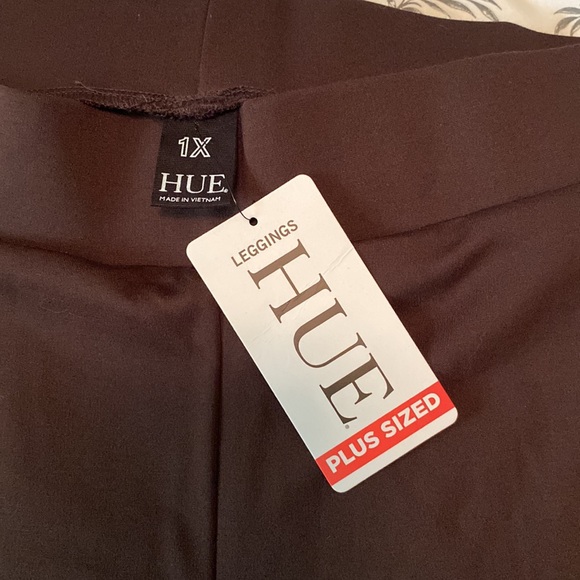HUE | Plus Size Leggings - Picture 2 of 5